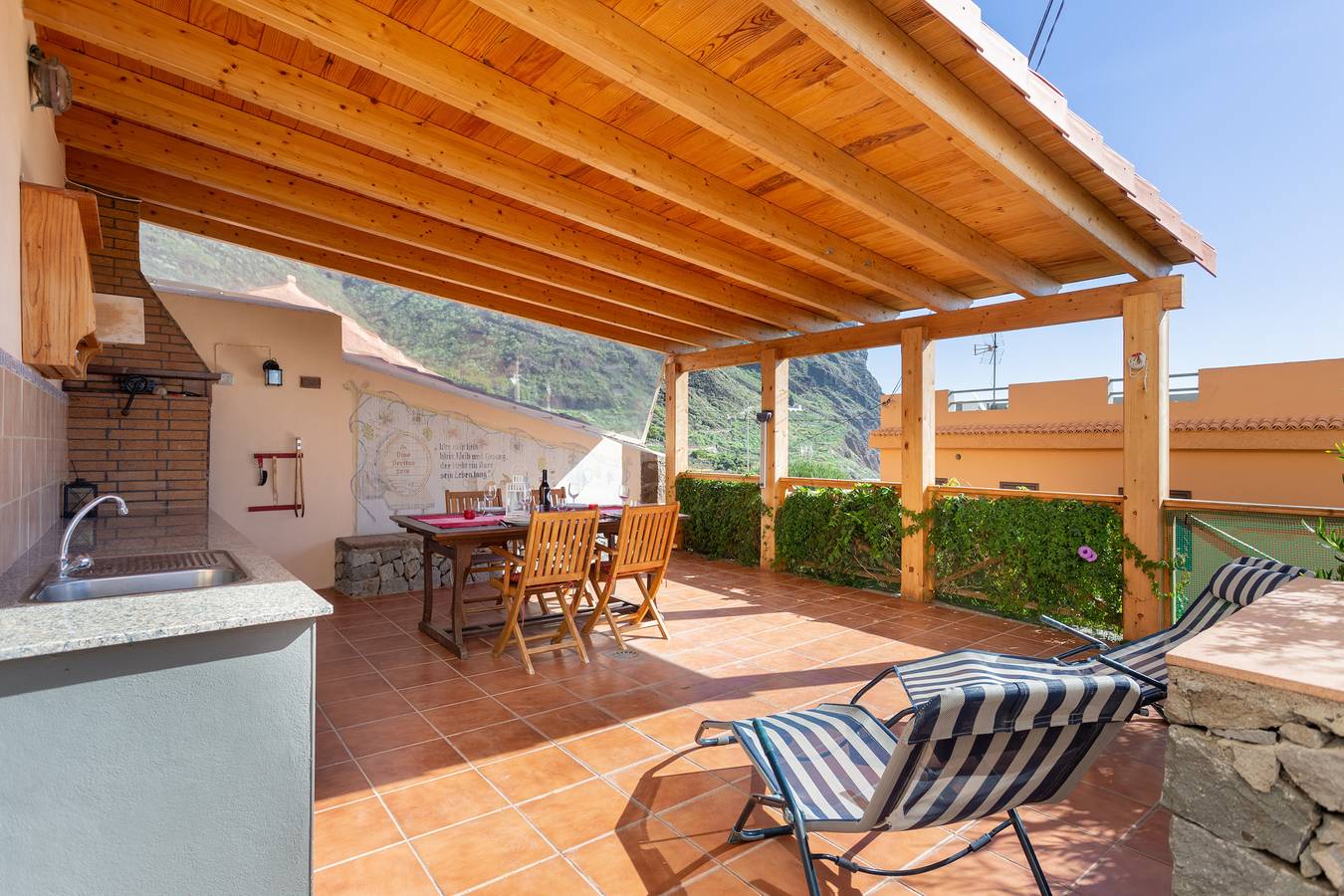 Ganze Wohnung, Ruhig gelegenes Apartment mit grosser Terrasse, Bbq und W-Lan  in Igueste de San Andrés, Santa Cruz de Tenerife