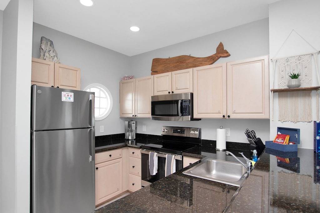 Majestic Marina View- 2/2.5 townhome looking over Hawks Cay Marina. in Duck Key, Monroe County