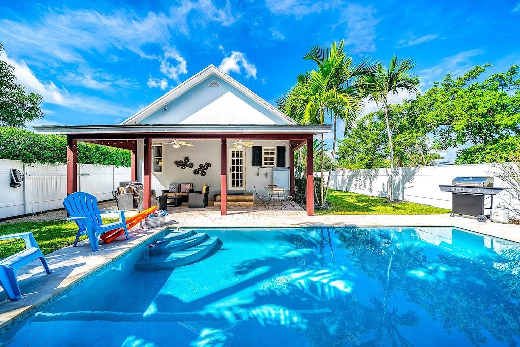 Heated Pool! 1 Mile To Beach & Atlantic Avenue! in Delray Beach, Palm Beach County