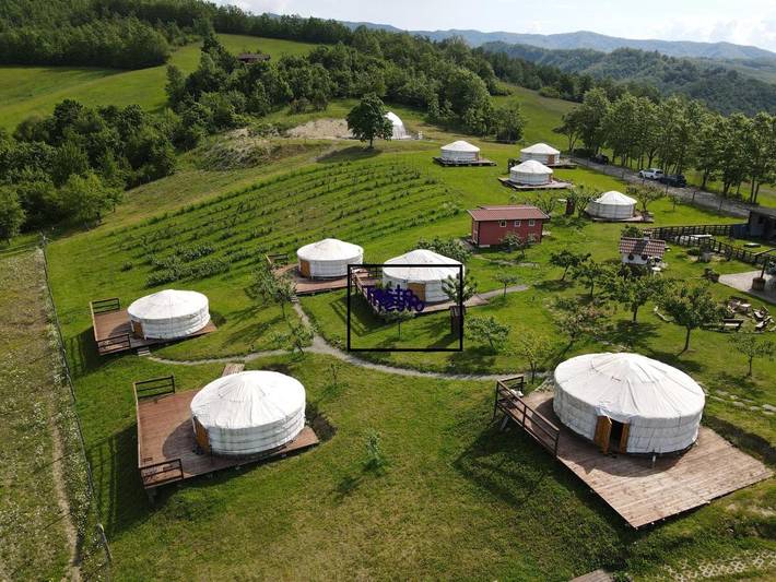 Gîte pour 5 personnes, avec Balcon et Terrasse ainsi que Jardin et Piscine à Borgo Val di Taro