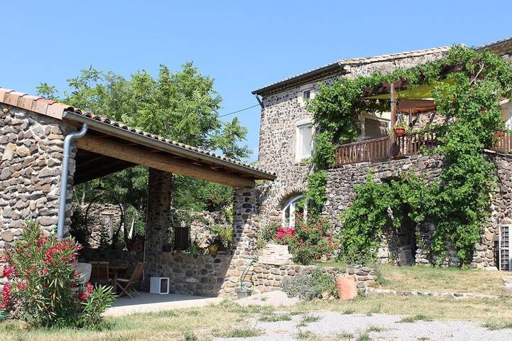 Chambre d’hôte pour 2 personnes, avec jardin ainsi que jacuzzi et sauna, animaux acceptés