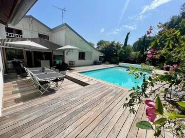 Location de vacances pour 12 personnes, avec terrasse et piscine à Cestas