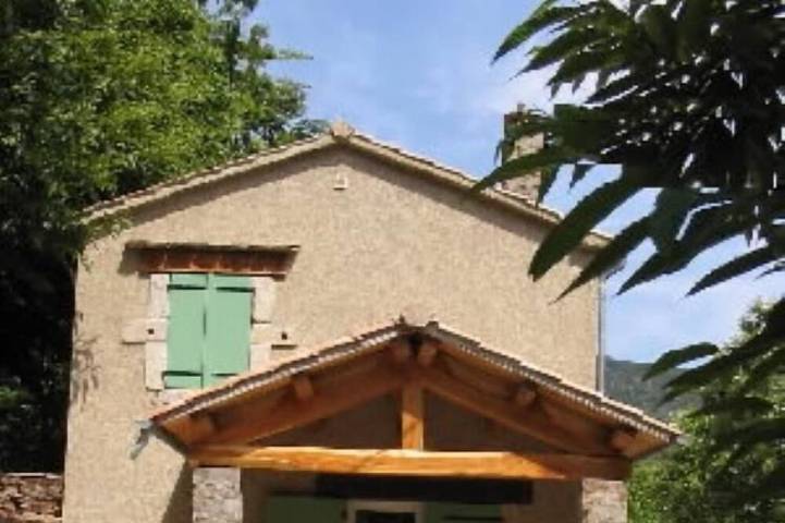 Gîte pour 6 personnes, avec terrasse et jardin, animaux acceptés à Saint-Mélany