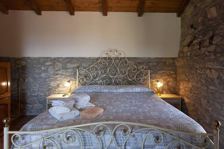 Casa rústica con jardín y piscina en una zona montañosa in Licciana Nardi, Valle de Magra