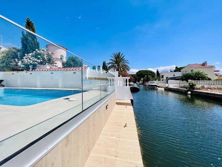 Finca für 8 Personen, mit Ausblick und Balkon sowie Garten in Empuriabrava - 3