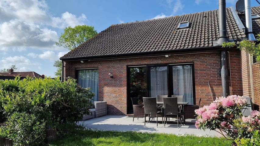 Ferienhaus für 8 Personen, mit Terrasse und Garten in Holtgast