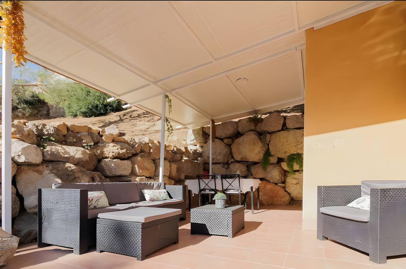 Villa 'Camarassa' avec vue sur la mer, Wi-Fi et climatisation in Cervelló, Barcelone l'intérieur des terres