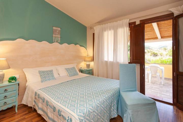 Maison d’hôte pour 2 personnes, avec piscine ainsi que jardin et vue à San Teodoro - 3