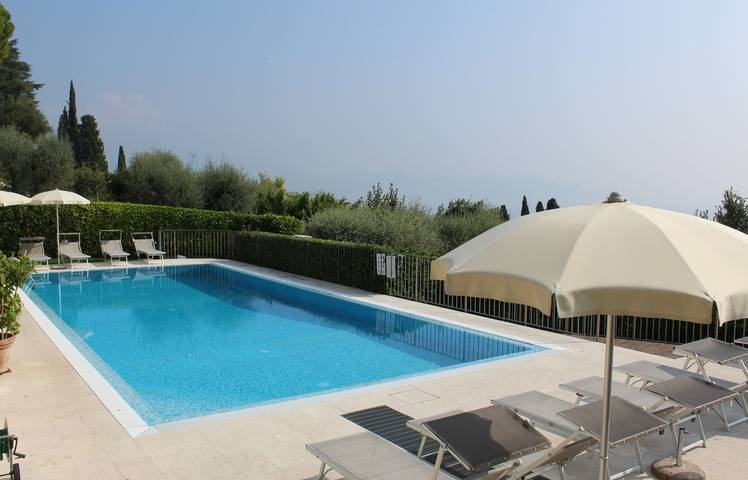 Villa für 6 Personen, mit Balkon und Garten sowie Seeblick am Gardasee