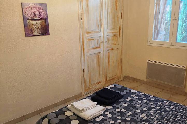 Ganze Wohnung, Geräumige Wohnung in ruhiger Nachbarschaft in Tavel in Tavel, Nimes und Umgebung