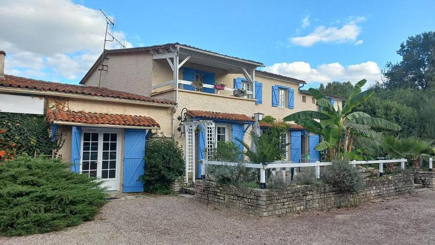 Location de vacances pour 2 personnes, avec Terrasse ainsi que Jardin et Vue à Verteuil-sur-Charente