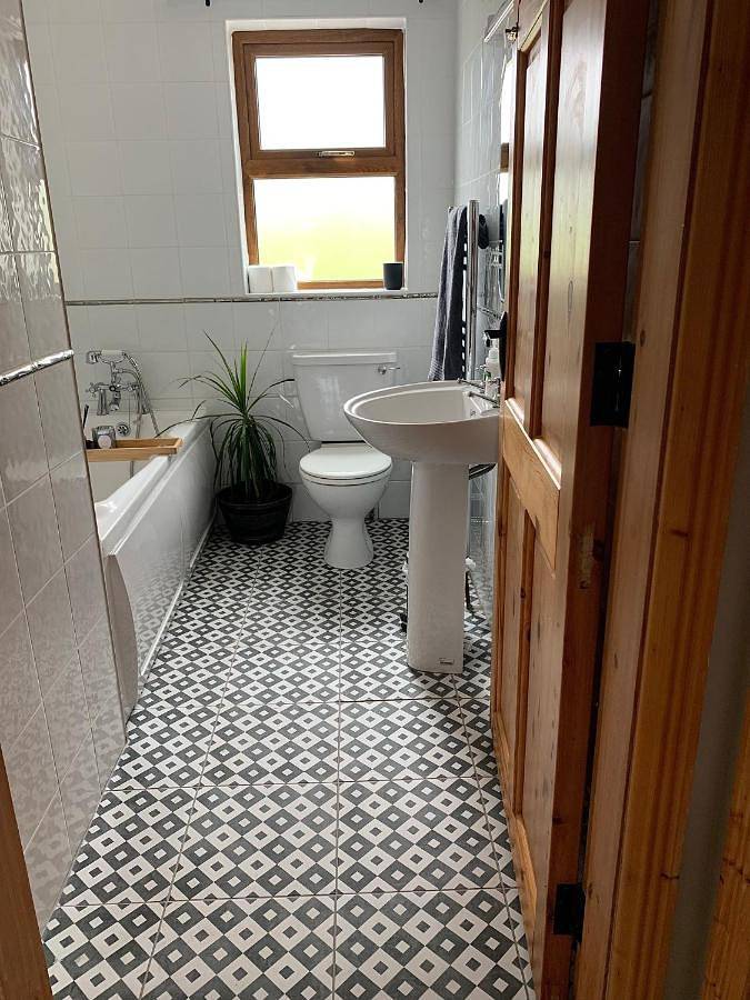 Four-Bedroom House in Acaill