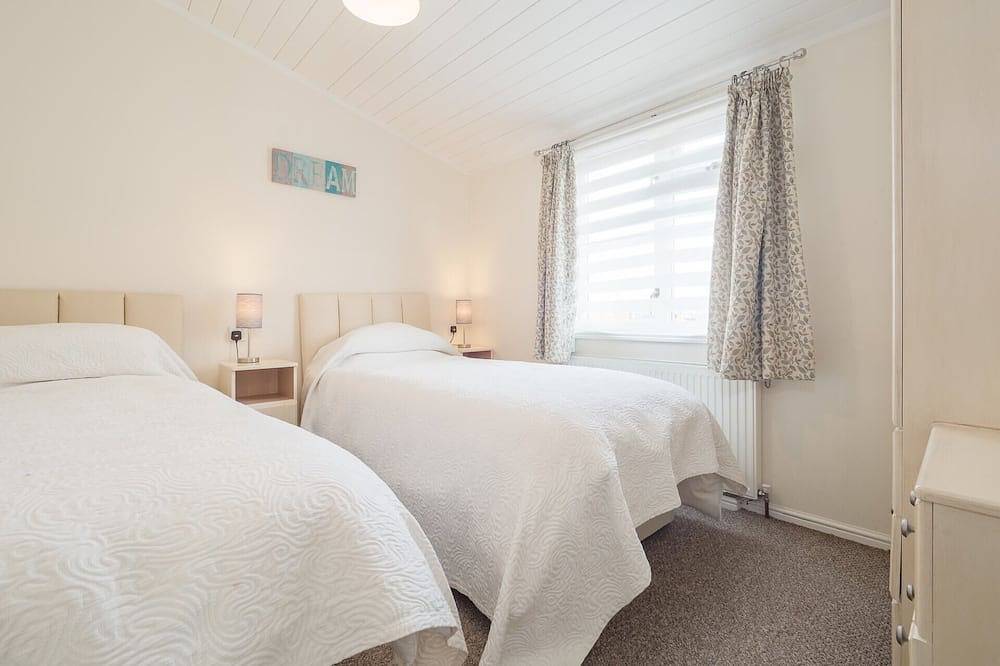 Kingfisher lodge with wonderful river views just 1 mile from Stratford upon Avon in Stratford upon Avon, Warwickshire