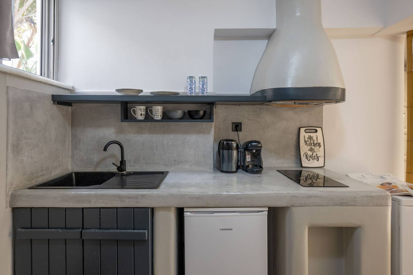 Appartement entier, Appartement "Comfort Living" avec jardin partagé, Wi-Fi et climatisation in Naxos Ville, Cyclades