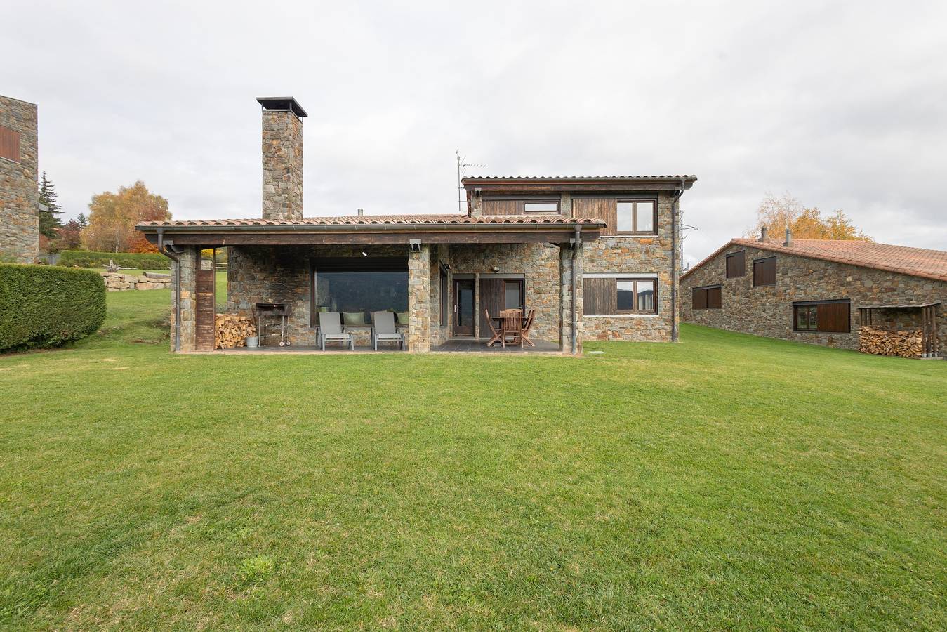 Chalet 'Casa Campelles 2' con vistas a la montaña, terraza compartida y Wi-Fi in Campellas, Pirineo Catalan