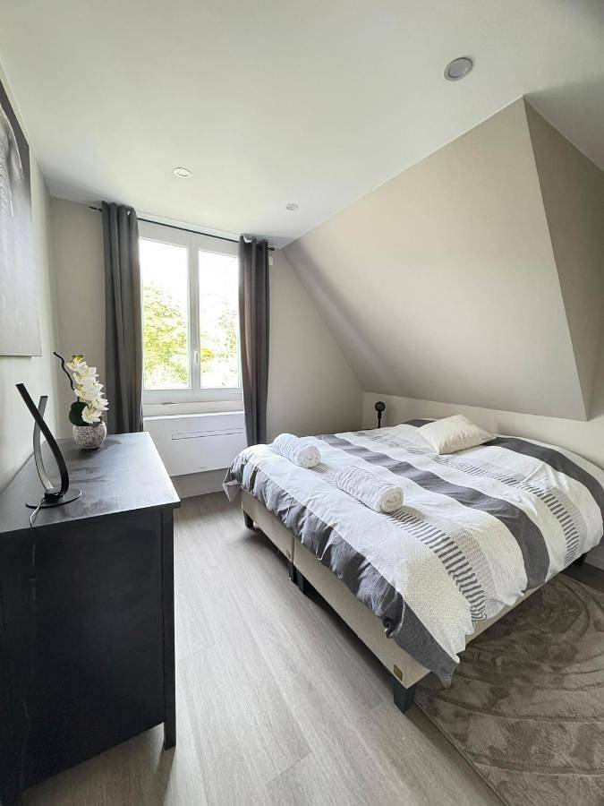 Chambre d’hôte pour 8 personnes, avec Terrasse et Jacuzzi ainsi que Jardin et Piscine dans l' Aisne