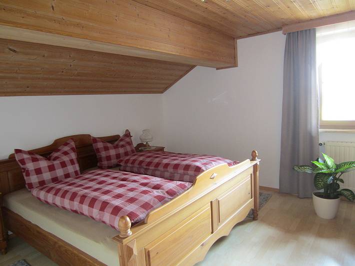 Ganze Wohnung, Mesnerhof - Ferienwohnung III mit gemütlicher Ess- und Sitzecke und WLAN in Bayerbach, Bayerische Golf und Thermenland