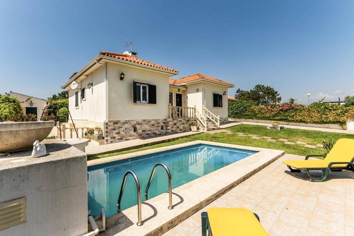 Casa rural para 6 personas, con terraza además de piscina y jardín en Costa da Caparica