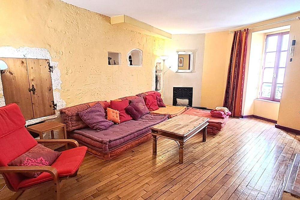 Entire apartment, Duplex with terrace & patio – old town Saint-Paul-Trois-Châteaux in Saint-Paul-Trois-Châteaux, Nyons region