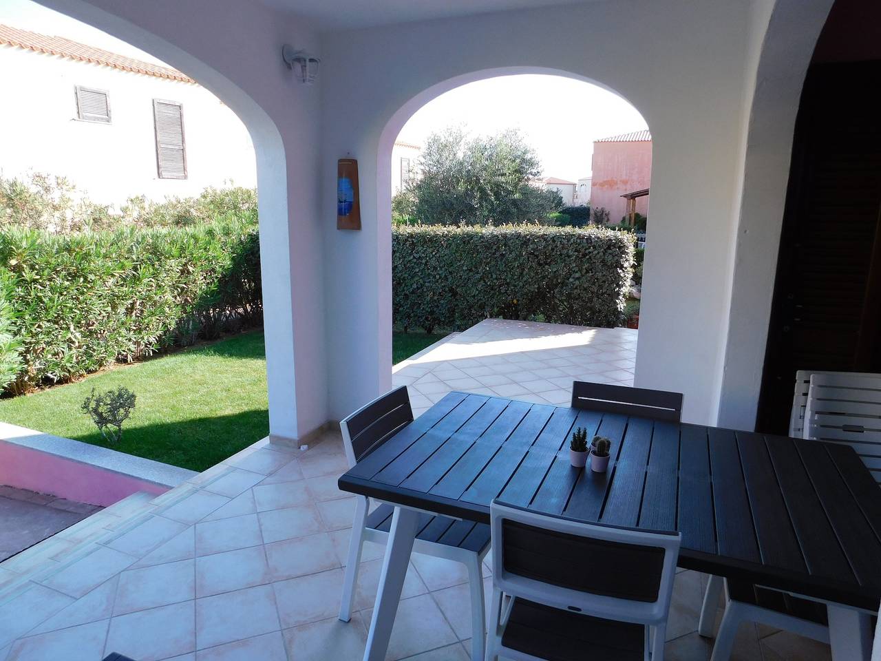 Appartamento intero, Appartamento 'Sardegna Stupenda N 01' con Piscina in Comune, Wi-Fi e Aria Condizionata in Lu Lamoni, Vignola Mare