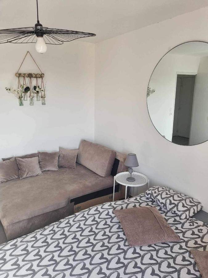 Gîte pour 2 personnes, avec terrasse à Décines-Charpieu - 2