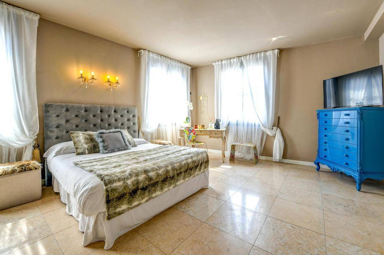 Prestige Suite Sirmione in Sirmione, Gardasee-Berge