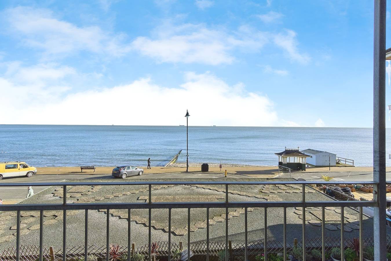 Entire apartment, Shanklin Beach - Napier in Shanklin, Isle of Wight
