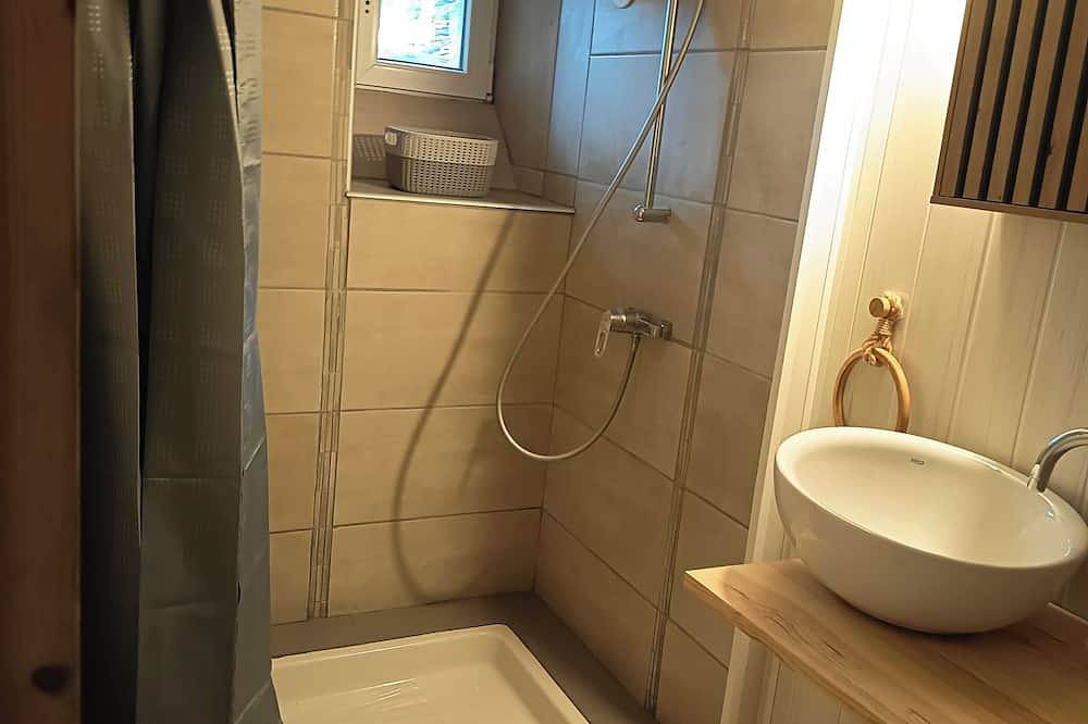 Village house, sleeps 6, quiet location in Curan, Aveyron