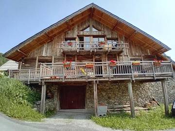 Gîte pour 4 personnes, avec terrasse et vue, animaux acceptés à Château-Ville-Vieille