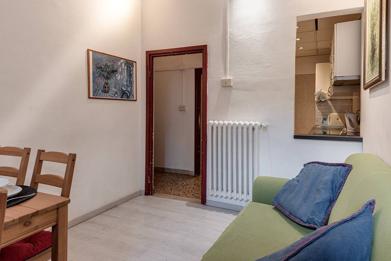 Entire apartment, Holiday Apartment "A Due Passi Da Ponte Vecchio" with Wi-Fi in Florence city center, Florence