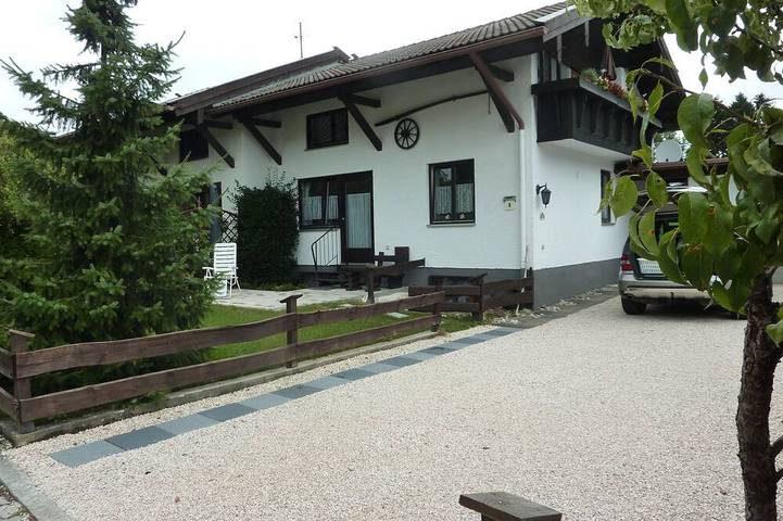 Ferienwohnung für 6 Personen, mit Terrasse und Garten in Übersee
