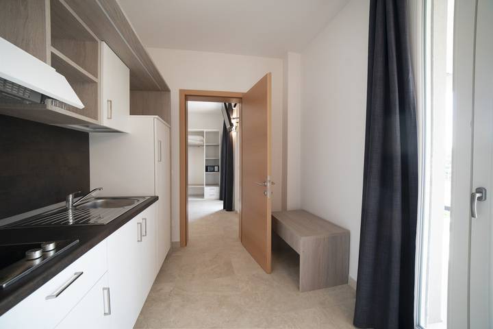 Appartamento intero, Suite 1 con piscina comune e balcone privato in Spiaggia Romantica (Manerba del Garda), Manerba del Garda