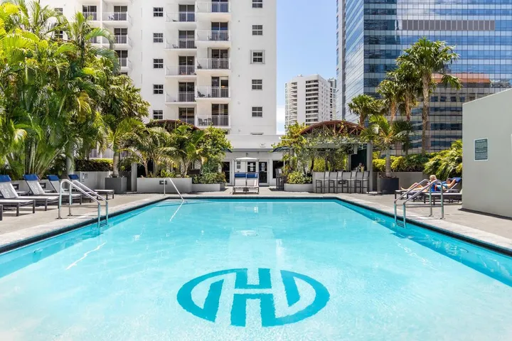 Hotel para 2 personas, con piscina además de sauna y balcón - 1