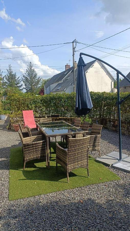 Three-Bedroom House in Bricqueville-sur-Mer, Région de Coutances