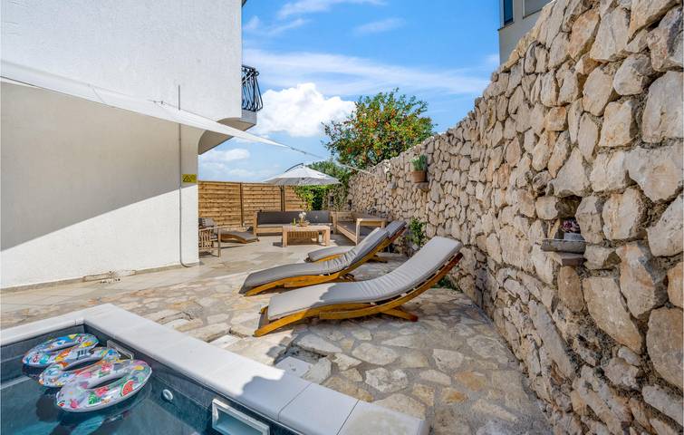 Ferienwohnung für 10 Personen, mit Pool und Terrasse auf Murter - 2