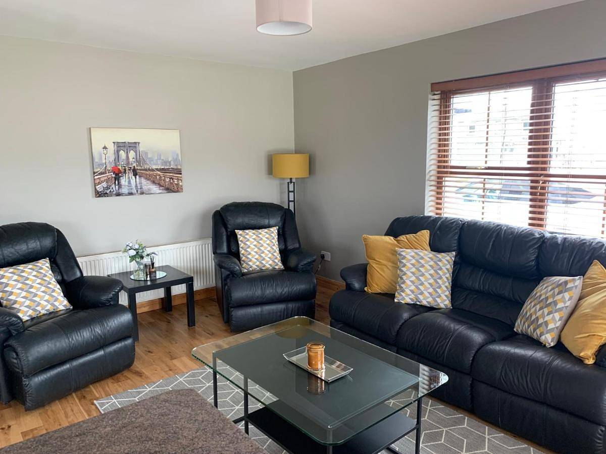 Four-Bedroom House in Acaill