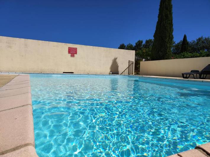 Location de vacances pour 4 personnes, avec Terrasse et Jardin ainsi que Piscine et Vue à Saint-Roman-de-Malegarde