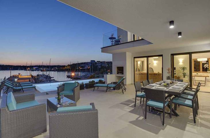 Villa für 10 Personen, mit Balkon und Garten in Medulin