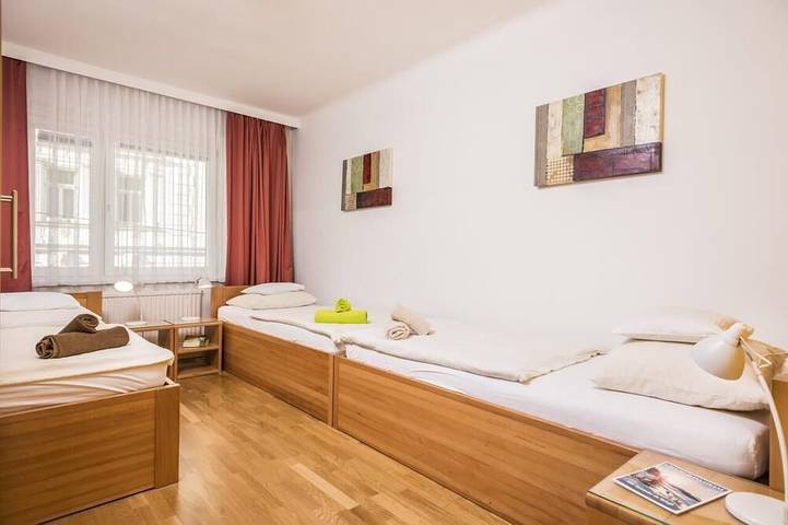 Ganze Wohnung, Apartment  comfortable   spacious living in Hernals, Wien