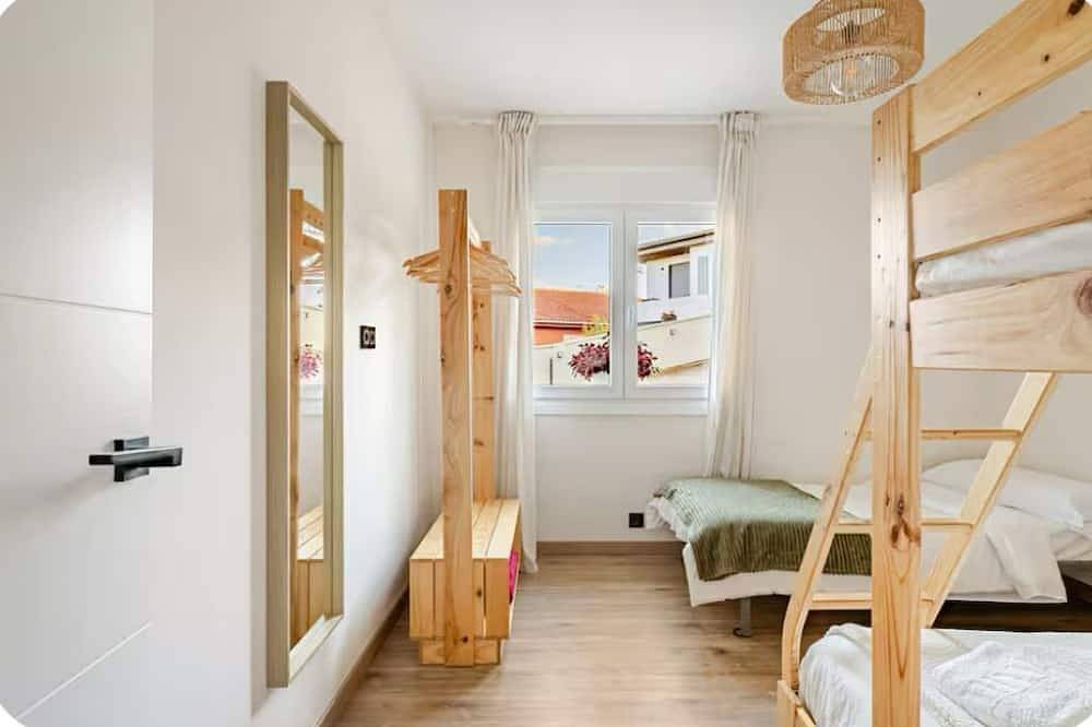 O Lar de Laura - House with garden and swimming pool in Vigo suitable for pets in Vigo, Galician Coast