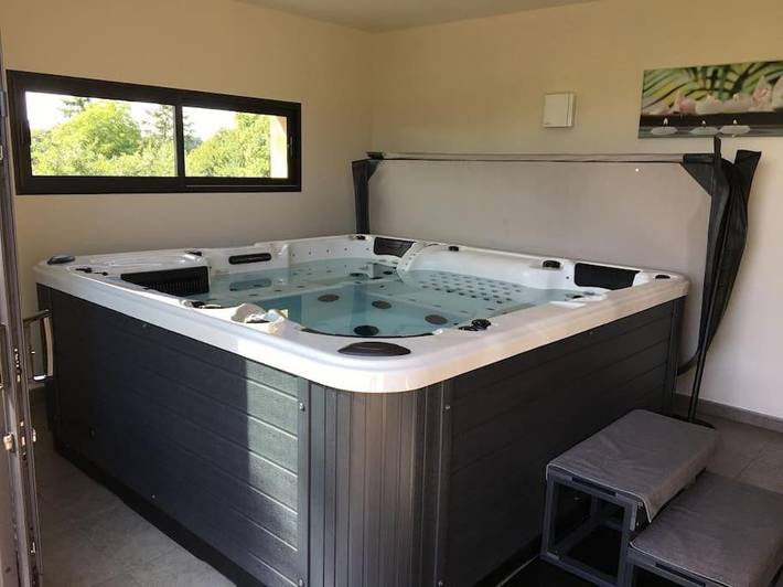 Location de vacances pour 9 personnes, avec sauna et piscine ainsi que jacuzzi et jardin, adapté aux familles à Isigny-le-Buat - 4