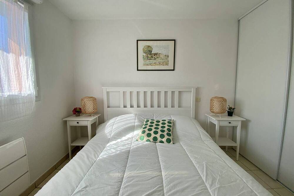 Entire apartment, Cambo Renovated T2, 2 Sleeps, Balcony, Wi-Fi in Cambo-les-Bains, Bayonne region
