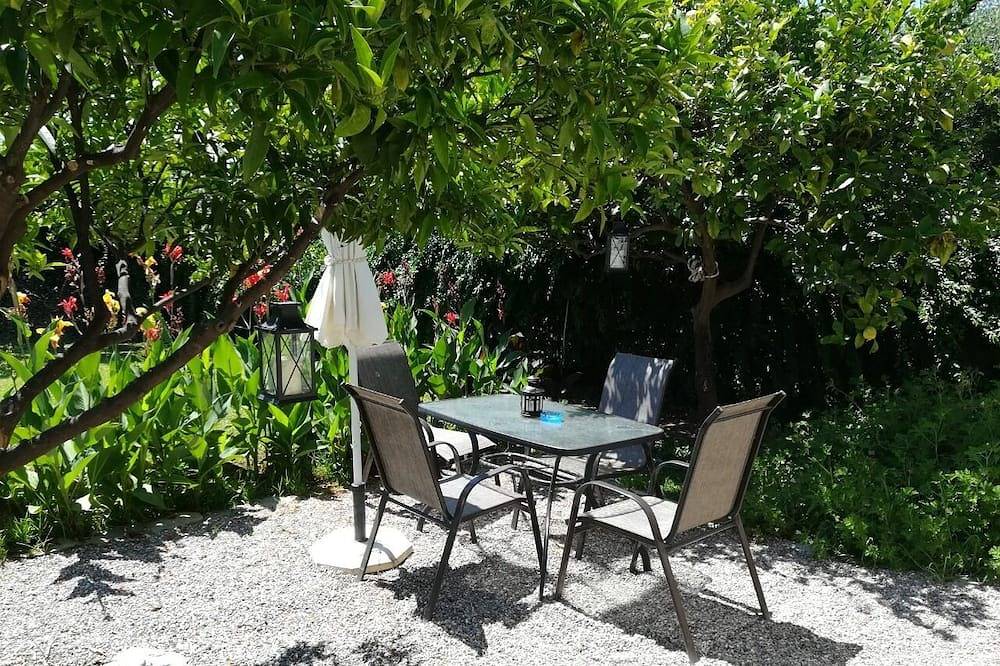 Liebevoll eingerichteter,familienfreundlicher,ruhig gelegener,Natursteinbungalow in Stoupa, Messenien