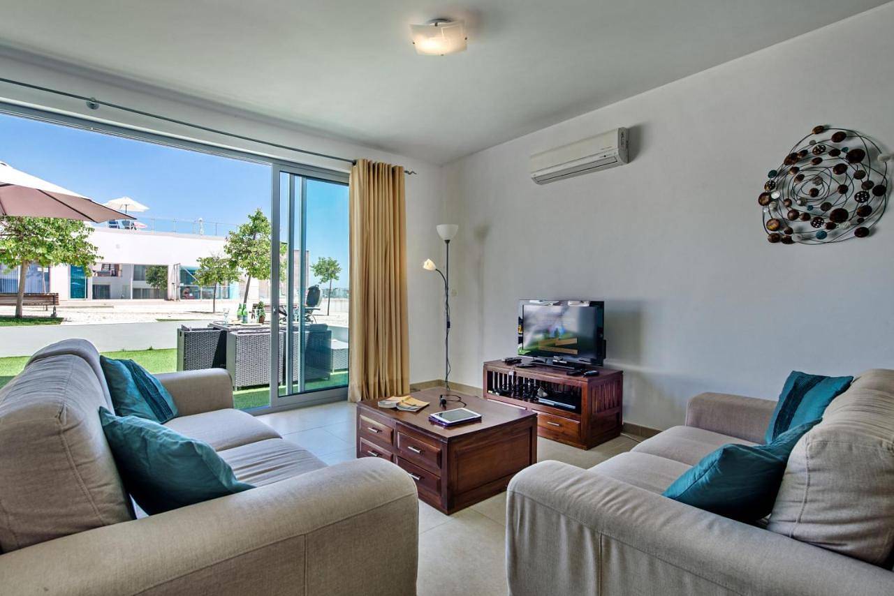 Fuseta Ria Resort - Villa Jasmine - Pool, Jacuzzi & Sea Views in Moncarapacho e Fuseta, Ria Formosa