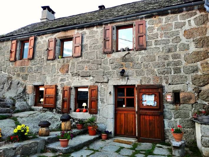 Chalet pour 3 personnes, avec terrasse et jardin dans Massif central - 2