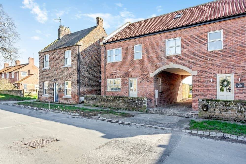 Luxury accommodation for families and couples. Nestled between the North York... in Yorkshire du Nord