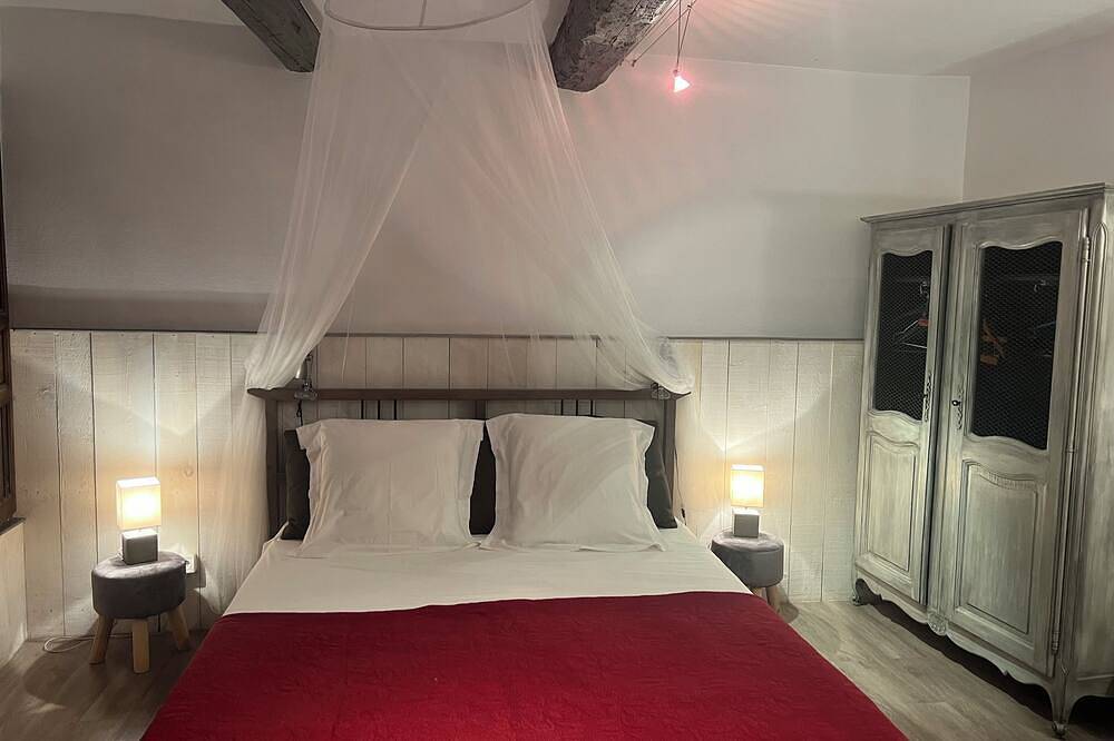 Appartement entier, Appartement dans villa de charme avec piscine. in Caveirac, Région de Nîmes