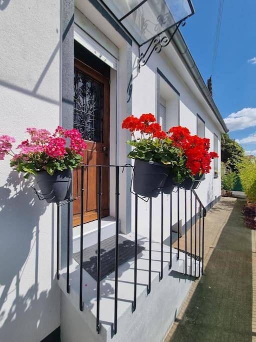 Two-Bedroom House in L'Haÿ-les-Roses, Val-de-Marne