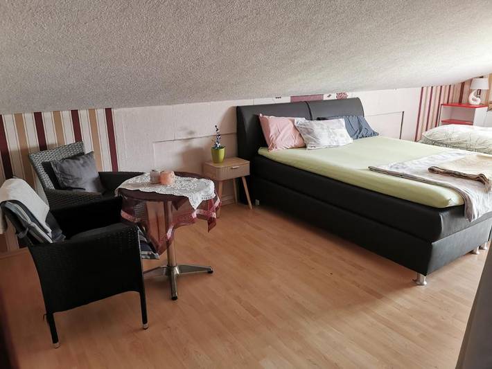 Ferienwohnung für 2 Personen, mit Balkon und Terrasse sowie Garten und Ausblick