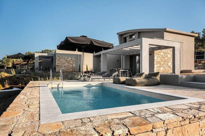 Villa for 5 people, with garden and balcony in Thassos